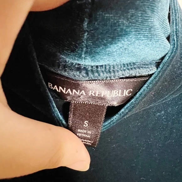 Banana Republic Blue Teal Green Velvet Mock Neck Top Size S - Picture 2 of 5